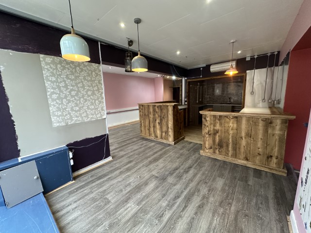 Retail unit with kitchenette to let in Buxton